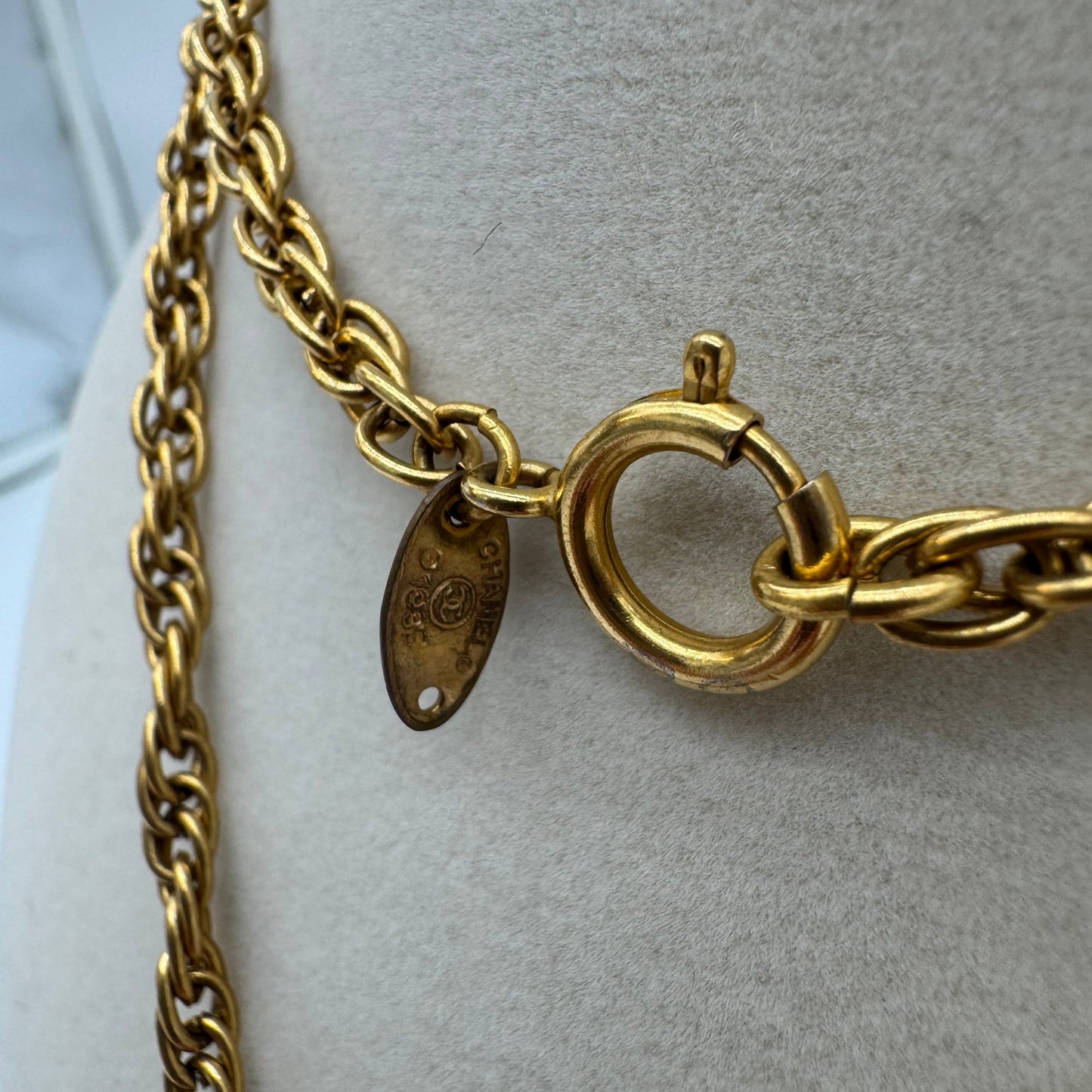 Pre - owned Chanel Vintage Logo Necklace - Isshooz