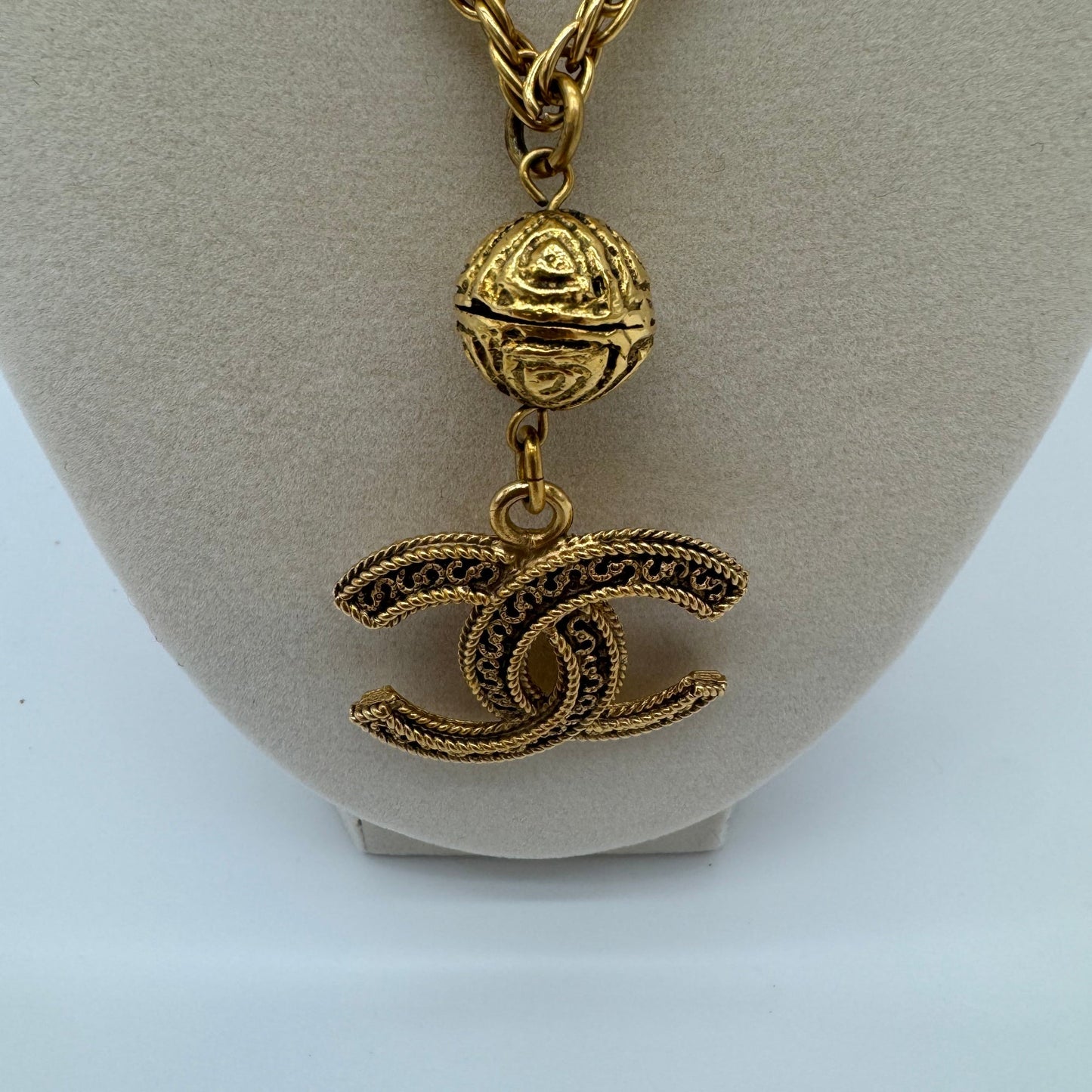Pre - owned Chanel Vintage Logo Necklace - Isshooz