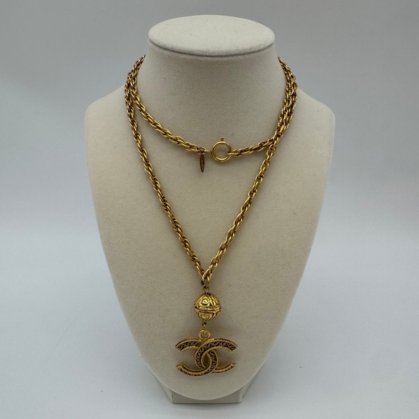 Pre - owned Chanel Vintage Logo Necklace - Isshooz