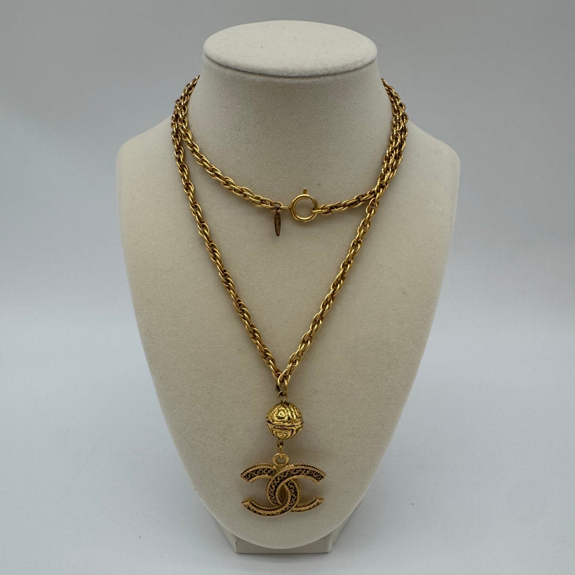 Pre - owned Chanel Vintage Logo Necklace - Isshooz