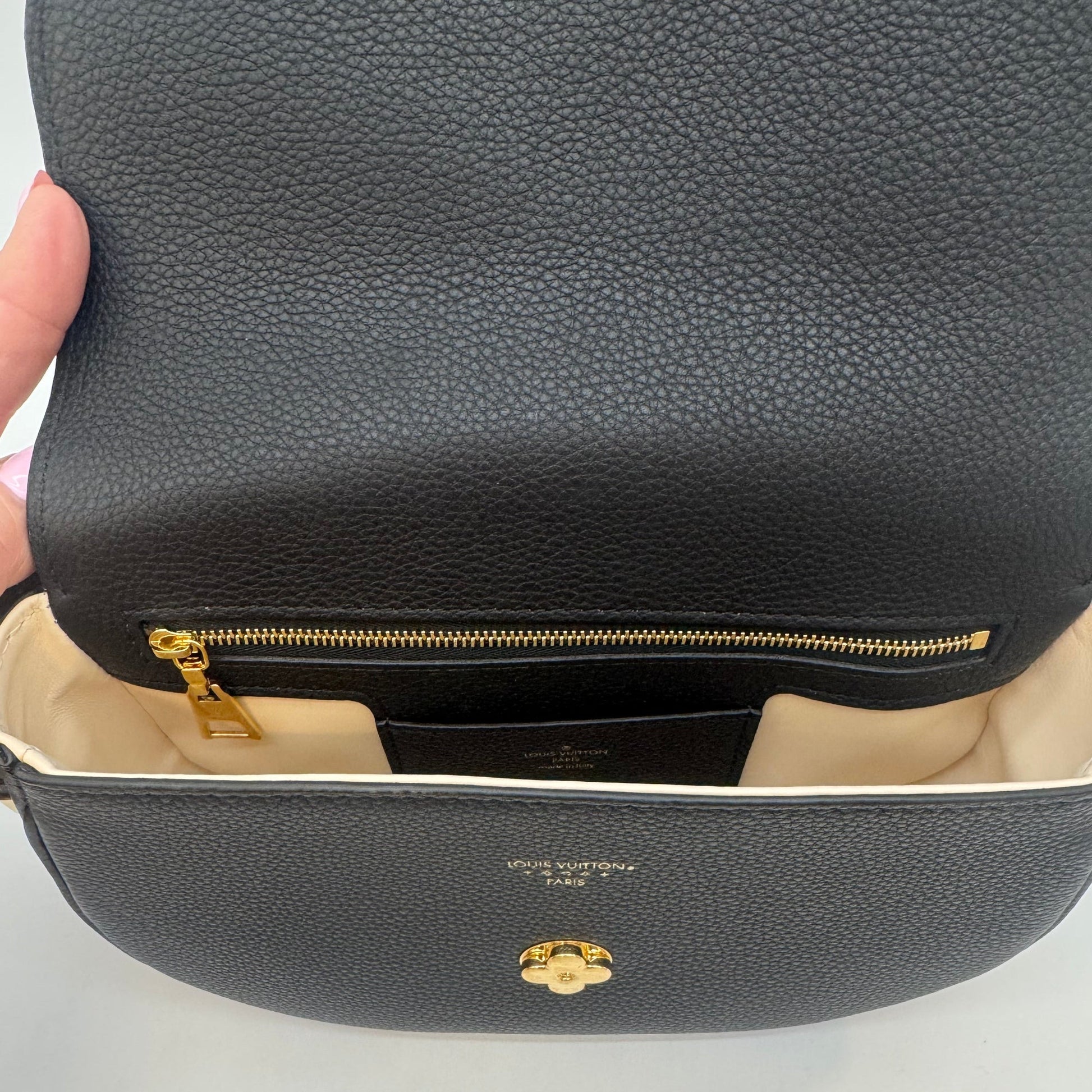 Pre - owned Louis Vuitton Pont 9 Soft PM - Isshooz