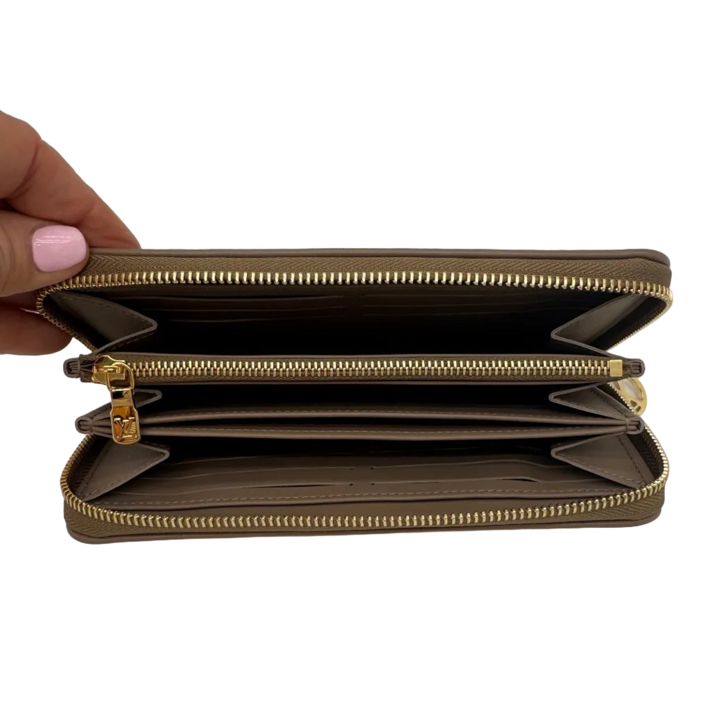 Pre - owned Louis Vuitton Wallet - Isshooz
