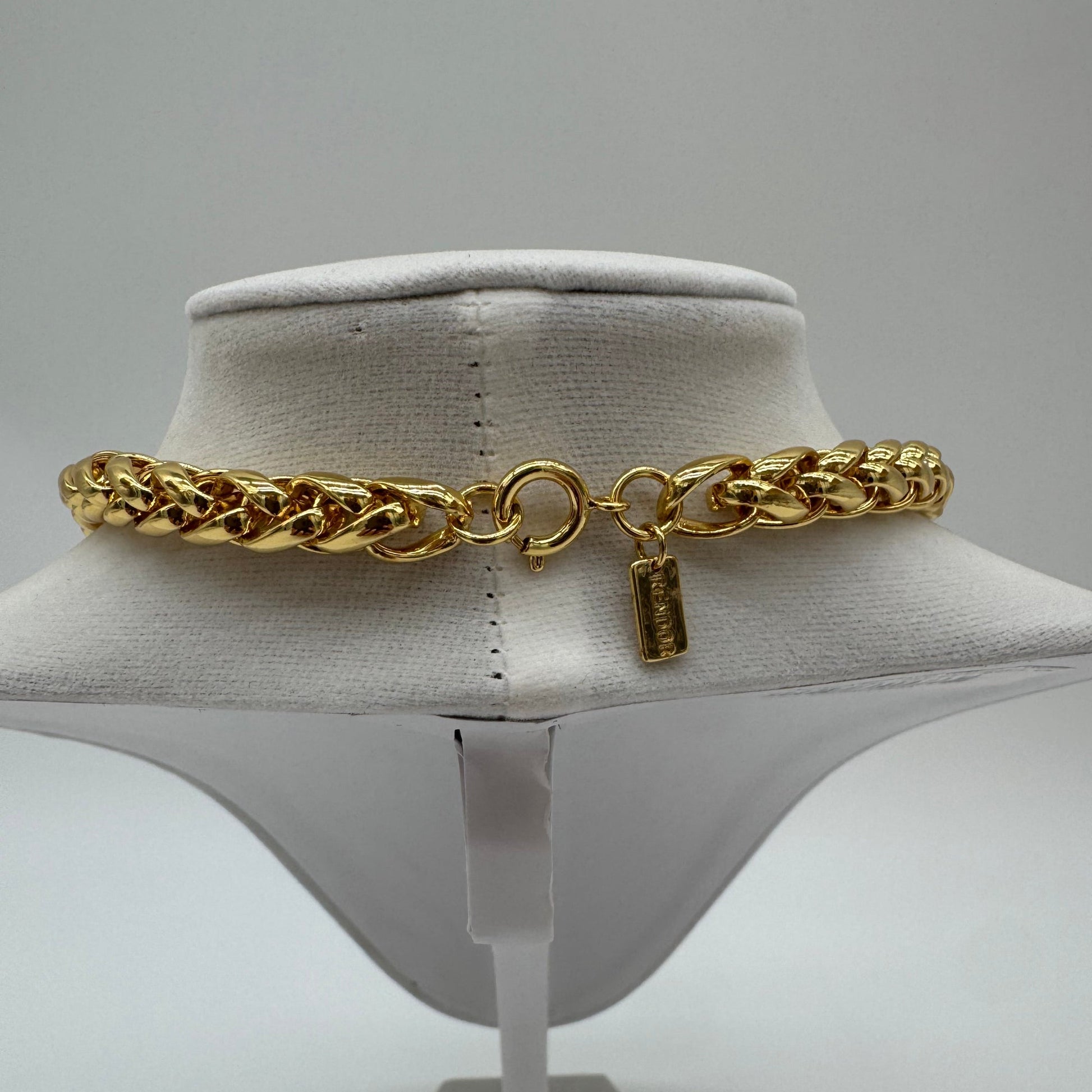 Pre - owned Rendor gold necklace w/pearl detail - Isshooz